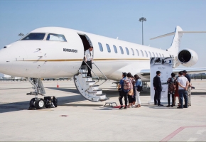 第二届中国广州商务航空展开幕，十几家世界顶级公务机进行展示
