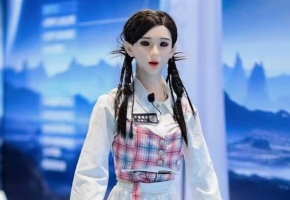 美女机器人“登陆”展会，智慧零售开启“认知化”新战场
