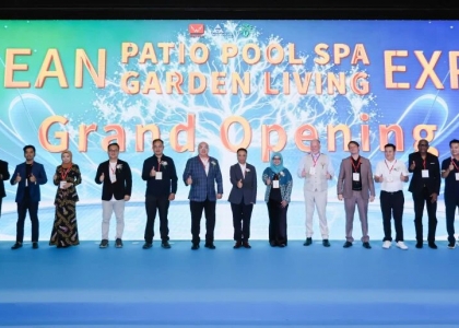 9月10日，由广东鸿威国际会展集团主办的2026东盟花园生活博览会（AGLE 2026）在马来西亚吉隆坡MITEC会展中心盛大开幕。开展首日客商云集，全球200余个参展品牌齐聚，来自70余个国家和地区的专业采购商纷至沓来，以一场高规格、国际化、全链条的产业盛会，开启东盟花园产业合作新篇章。