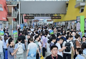第18届世界太阳能光伏暨储能产业博览会开幕，首日专业观众超13万人次