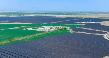 连片光伏板“添绿”又“生金” 第18届世界光储博览会9月广州启幕